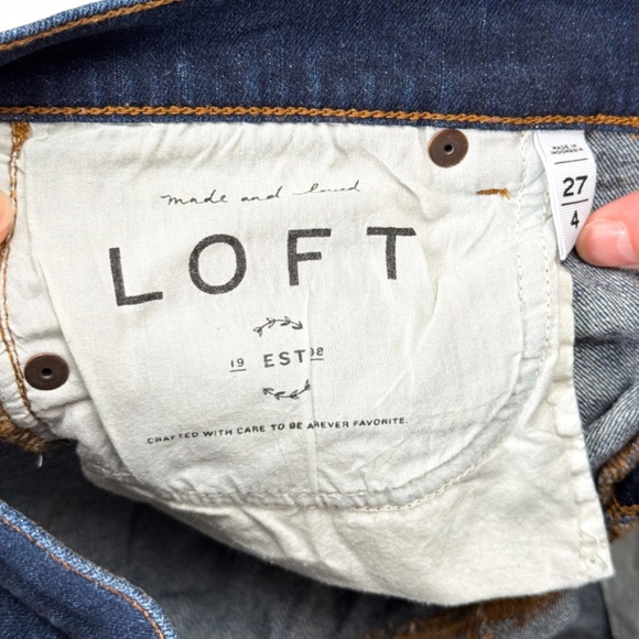 👖 LOFT Dark Blue Wash Jean Shorts – Size 4 / 27" – 10" Inseam – Retail: $60 - Picture 9 of 13